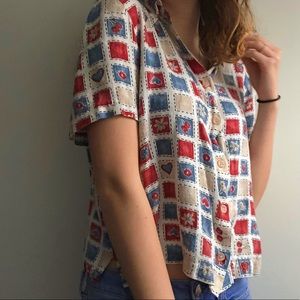super adorable patterned button up 🌸